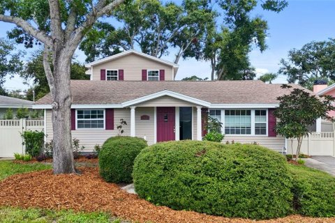 Casa en venta en Gulfport, Florida, 5 dormitorios, 247.49 m2 № 1848424 - foto 1