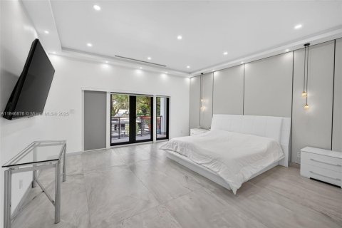 House in Fort Lauderdale, Florida 6 bedrooms, 420.57 sq.m. № 1874923 - photo 17