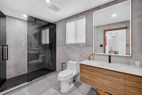 House in Fort Lauderdale, Florida 6 bedrooms, 420.57 sq.m. № 1874923 - photo 30
