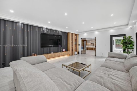 House in Fort Lauderdale, Florida 6 bedrooms, 420.57 sq.m. № 1874923 - photo 11