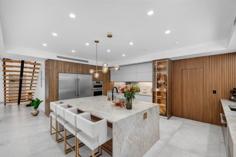 House in Fort Lauderdale, Florida 6 bedrooms, 420.57 sq.m. № 1874923 - photo 7