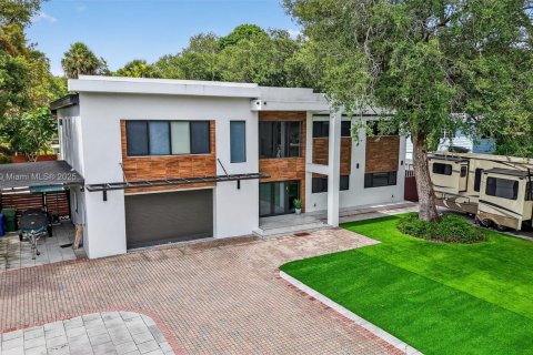 House in Fort Lauderdale, Florida 6 bedrooms, 420.57 sq.m. № 1874923 - photo 1