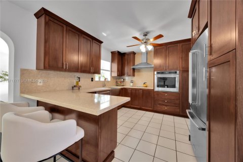 Купить виллу или дом в Майами, Флорида 4 спальни, 221.2м2, № 2036415 - фото 9