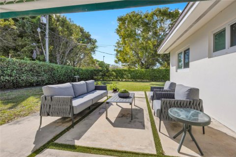 Купить виллу или дом в Майами, Флорида 4 спальни, 221.2м2, № 2036415 - фото 17