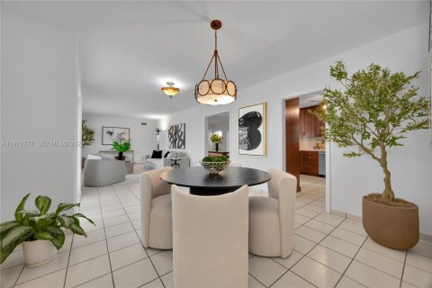 Купить виллу или дом в Майами, Флорида 4 спальни, 221.2м2, № 2036415 - фото 5