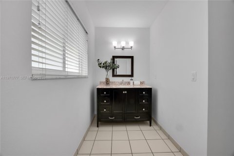 Купить виллу или дом в Майами, Флорида 4 спальни, 221.2м2, № 2036415 - фото 16