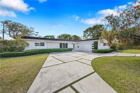 Дом в Майами, Флорида 4 спальни, 221.2м2 № 2036415