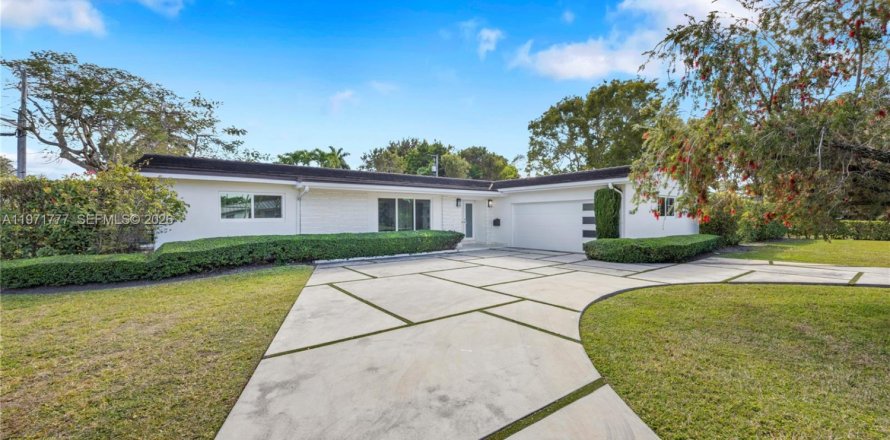 Дом в Майами, Флорида 4 спальни, 221.2м2 № 2036415