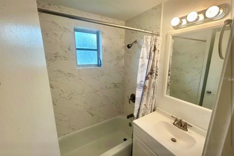 Villa ou maison à vendre à Deltona, Floride: 2 chambres, 72.46 m2 № 2233992 - photo 4