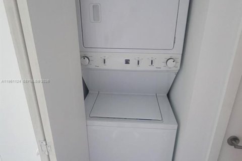 Copropriété à louer à Miami, Floride: 2 chambres, 86.68 m2 № 2021978 - photo 6