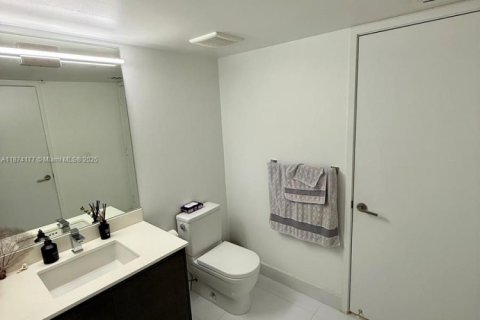 Condominio en venta en Sunny Isles Beach, Florida, 2 dormitorios, 141.58 m2 № 1980140 - foto 9