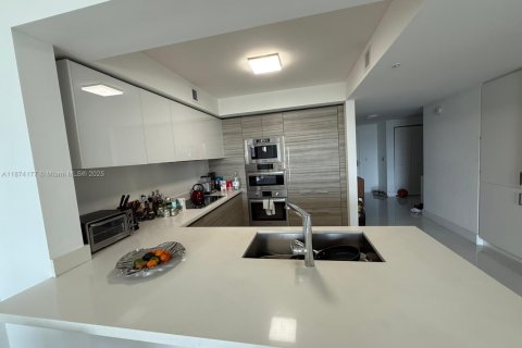 Condominio en venta en Sunny Isles Beach, Florida, 2 dormitorios, 141.58 m2 № 1980140 - foto 3