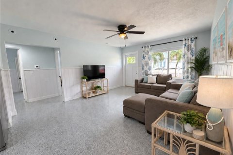 Villa ou maison à louer à Redington Shores, Floride: 2 chambres, 98.85 m2 № 2416824 - photo 2