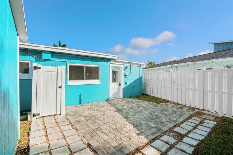Villa ou maison à louer à Redington Shores, Floride: 2 chambres, 98.85 m2 № 2416824 - photo 14