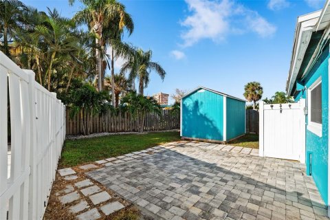 Villa ou maison à louer à Redington Shores, Floride: 2 chambres, 98.85 m2 № 2416824 - photo 13