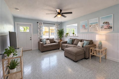 Villa ou maison à louer à Redington Shores, Floride: 2 chambres, 98.85 m2 № 2416824 - photo 3