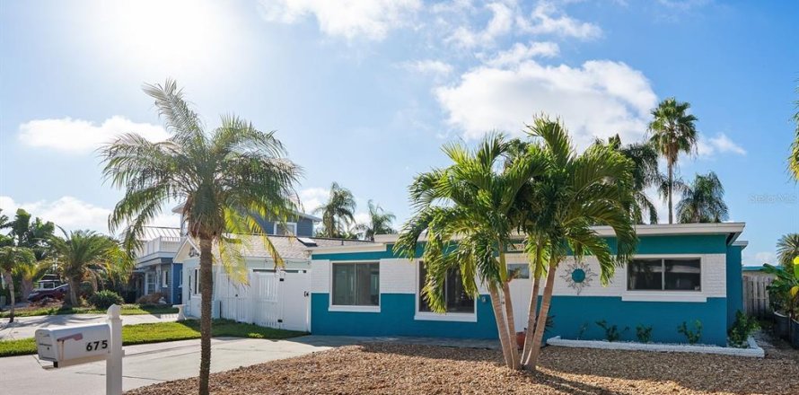 Villa ou maison à Redington Shores, Floride 2 chambres, 98.85 m2 № 2416824