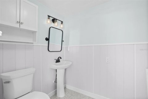Villa ou maison à louer à Redington Shores, Floride: 2 chambres, 98.85 m2 № 2416824 - photo 10