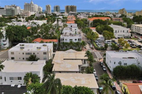 Condo in Miami Beach, Florida  № 2077811 - photo 16