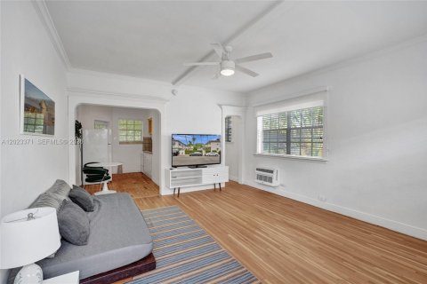 Condo in Miami Beach, Florida  № 2077811 - photo 28