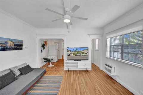 Studio in the Condo in Miami Beach, Florida  № 2077811