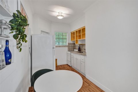 Condo in Miami Beach, Florida  № 2077811 - photo 30