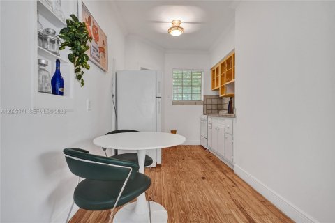 Condo in Miami Beach, Florida  № 2077811 - photo 7
