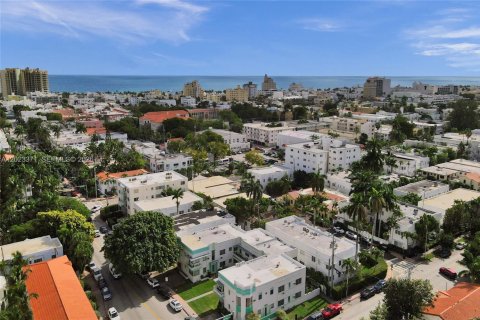Condo in Miami Beach, Florida  № 2077811 - photo 22