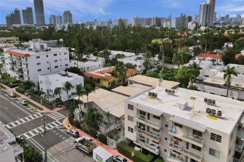 Condo in Miami Beach, Florida  № 2077811 - photo 18