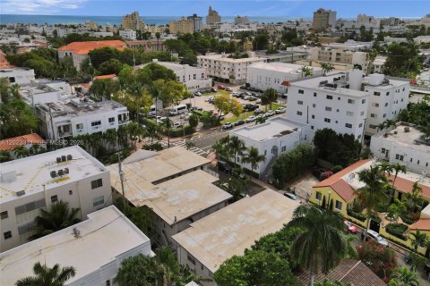 Condo in Miami Beach, Florida  № 2077811 - photo 17