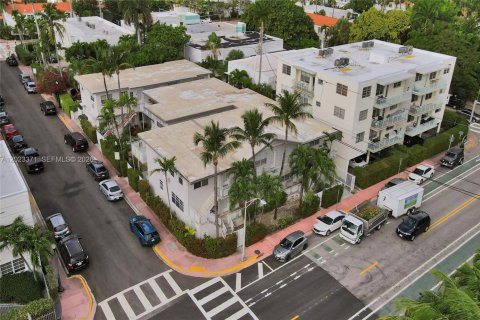 Condo in Miami Beach, Florida  № 2077811 - photo 14