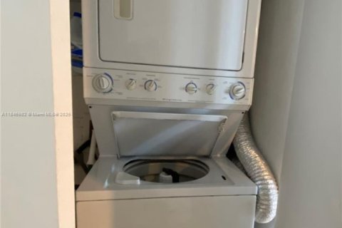 Copropriété à louer à Miami Beach, Floride: 2 chambres, 110.55 m2 № 1961226 - photo 21