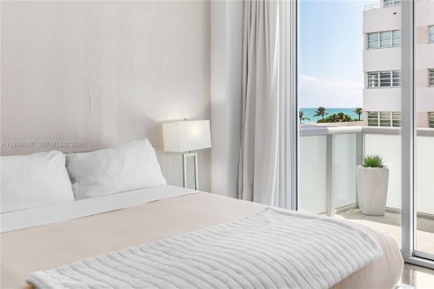 Condo in Miami Beach, Florida, 1 bedroom № 1997596 - photo 12