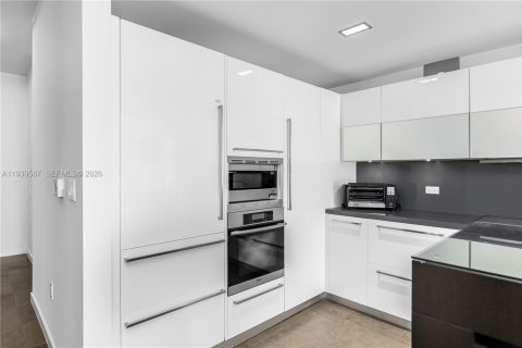 Condo in Miami Beach, Florida, 1 bedroom № 1997596 - photo 5
