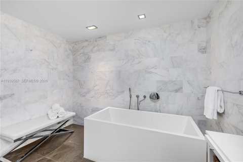 Condo in Miami Beach, Florida, 1 bedroom № 1997596 - photo 17