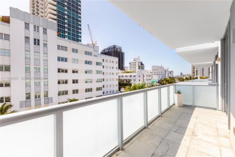 Condo in Miami Beach, Florida, 1 bedroom № 1997596 - photo 21