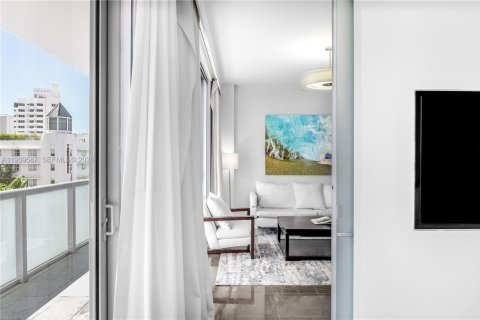 Condo in Miami Beach, Florida, 1 bedroom № 1997596 - photo 25