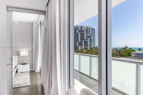 Condo in Miami Beach, Florida, 1 bedroom № 1997596 - photo 24