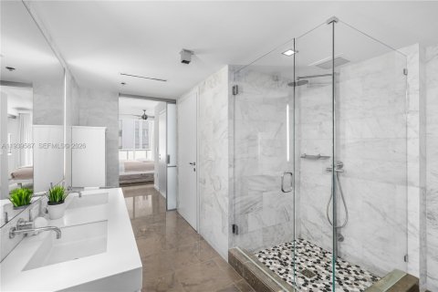Condo in Miami Beach, Florida, 1 bedroom № 1997596 - photo 20