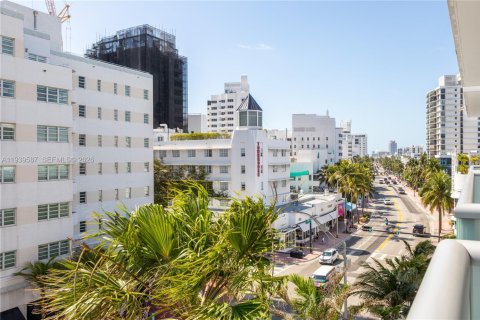 Condo in Miami Beach, Florida, 1 bedroom № 1997596 - photo 23