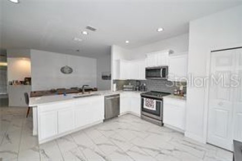 Adosado en venta en Apopka, Florida, 4 dormitorios, 227.89 m2 № 1592724 - foto 9