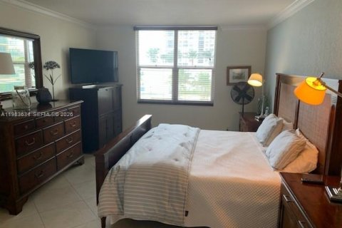 Copropriété à louer à Hollywood, Floride: 2 chambres, 111.3 m2 № 2047360 - photo 21