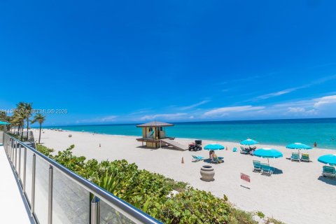 Copropriété à louer à Hollywood, Floride: 2 chambres, 111.3 m2 № 2047360 - photo 28