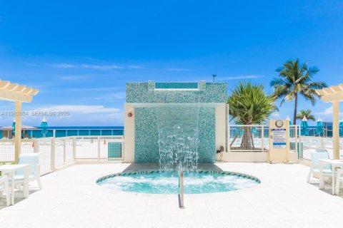 Copropriété à louer à Hollywood, Floride: 2 chambres, 111.3 m2 № 2047360 - photo 27