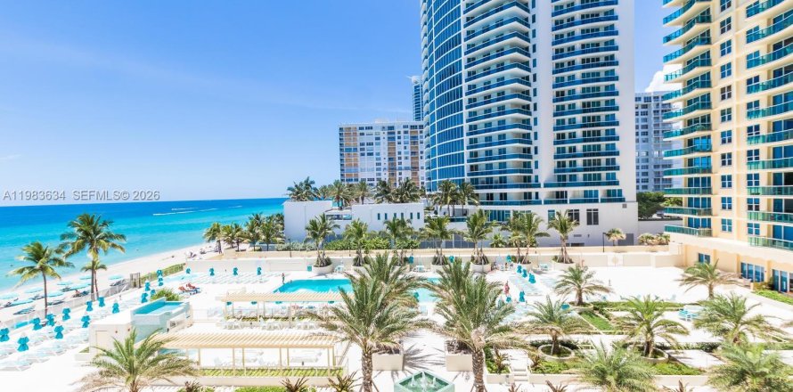 Condo à Hollywood, Floride, 2 chambres  № 2047360