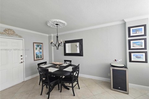 Copropriété à louer à Hollywood, Floride: 2 chambres, 111.3 m2 № 2047360 - photo 6