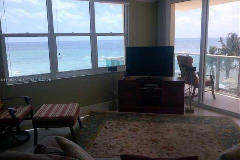 Copropriété à louer à Hollywood, Floride: 2 chambres, 111.3 m2 № 2047360 - photo 25