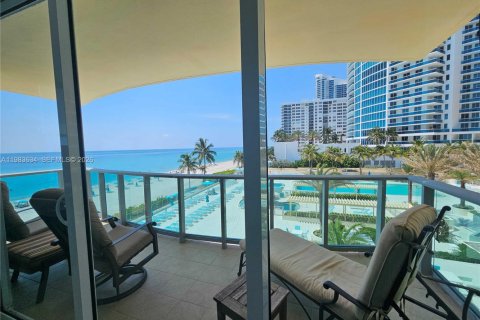 Copropriété à louer à Hollywood, Floride: 2 chambres, 111.3 m2 № 2047360 - photo 4
