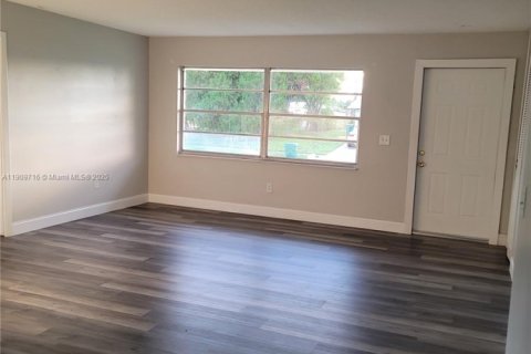 Villa ou maison à louer à Melbourne, Floride: 3 chambres, 106.84 m2 № 1965382 - photo 4