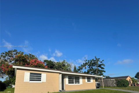 Villa ou maison à louer à Melbourne, Floride: 3 chambres, 106.84 m2 № 1965382 - photo 2